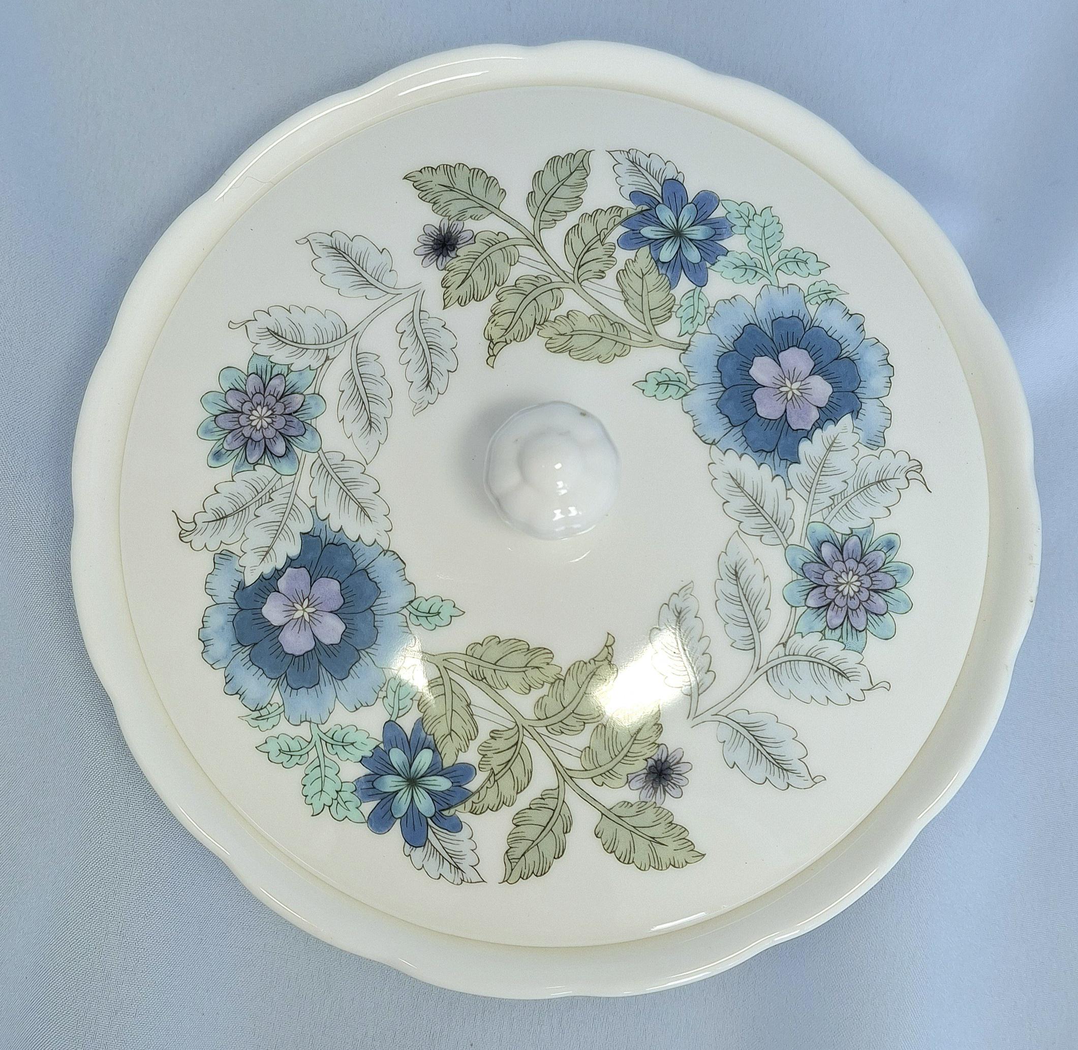 Vintage Wedgwood Sugar bowl with lid Bone China or Candy Dish — image 2