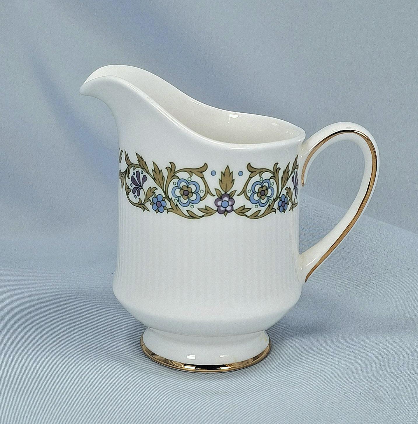 Vintage Tea Set Paragon Pandora, Fine Bone China, Floral & Gold Gilded — image 7
