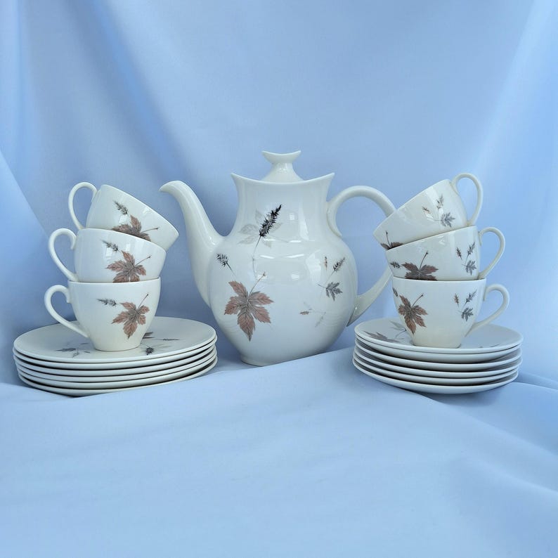 Vintage Royal Doulton Tumbling Leaves Kaffee-Set, Bone China, England. 19teilig Bild 19