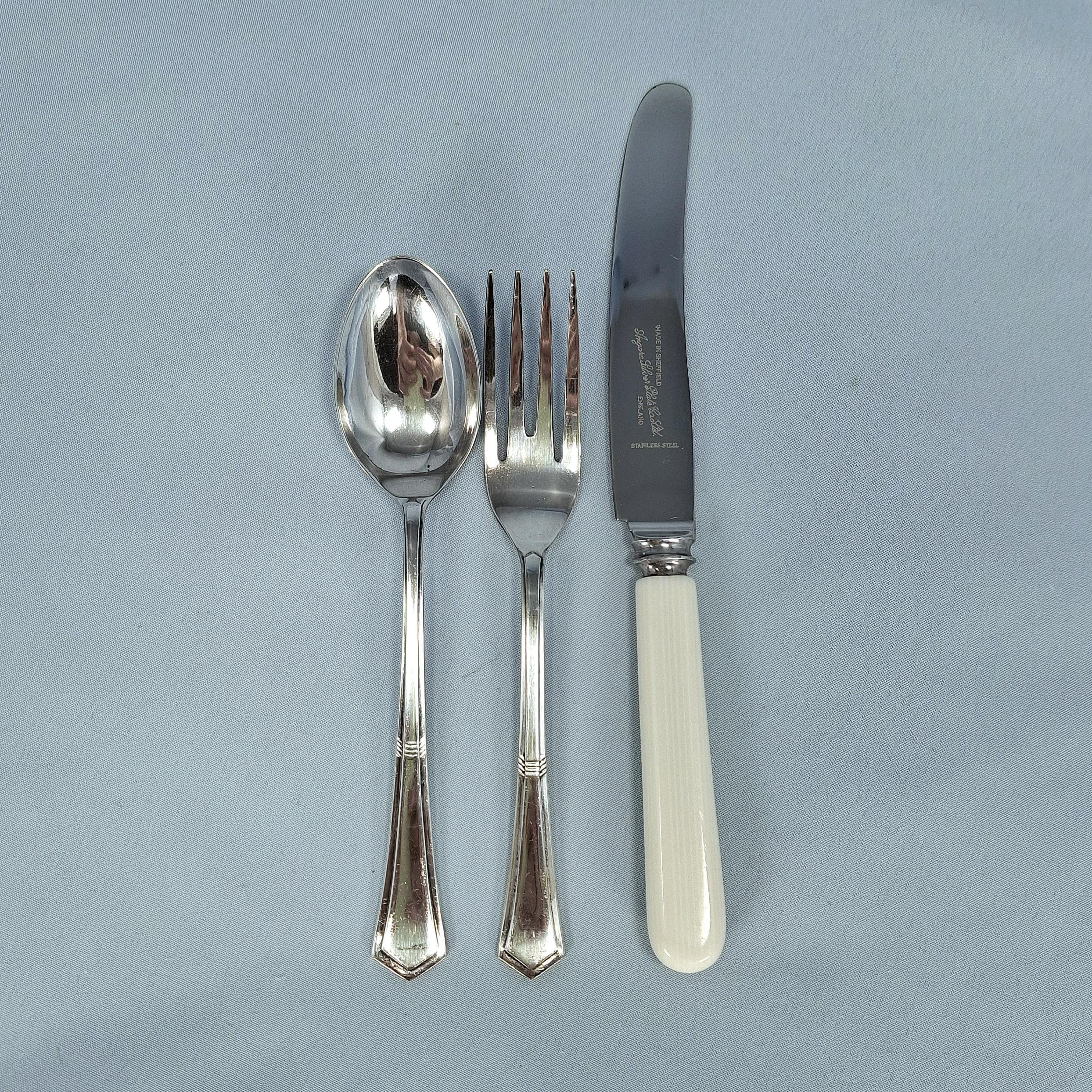 Antique Child's/baby cutlery set EPNS Silver Plated With Original Case — image 2