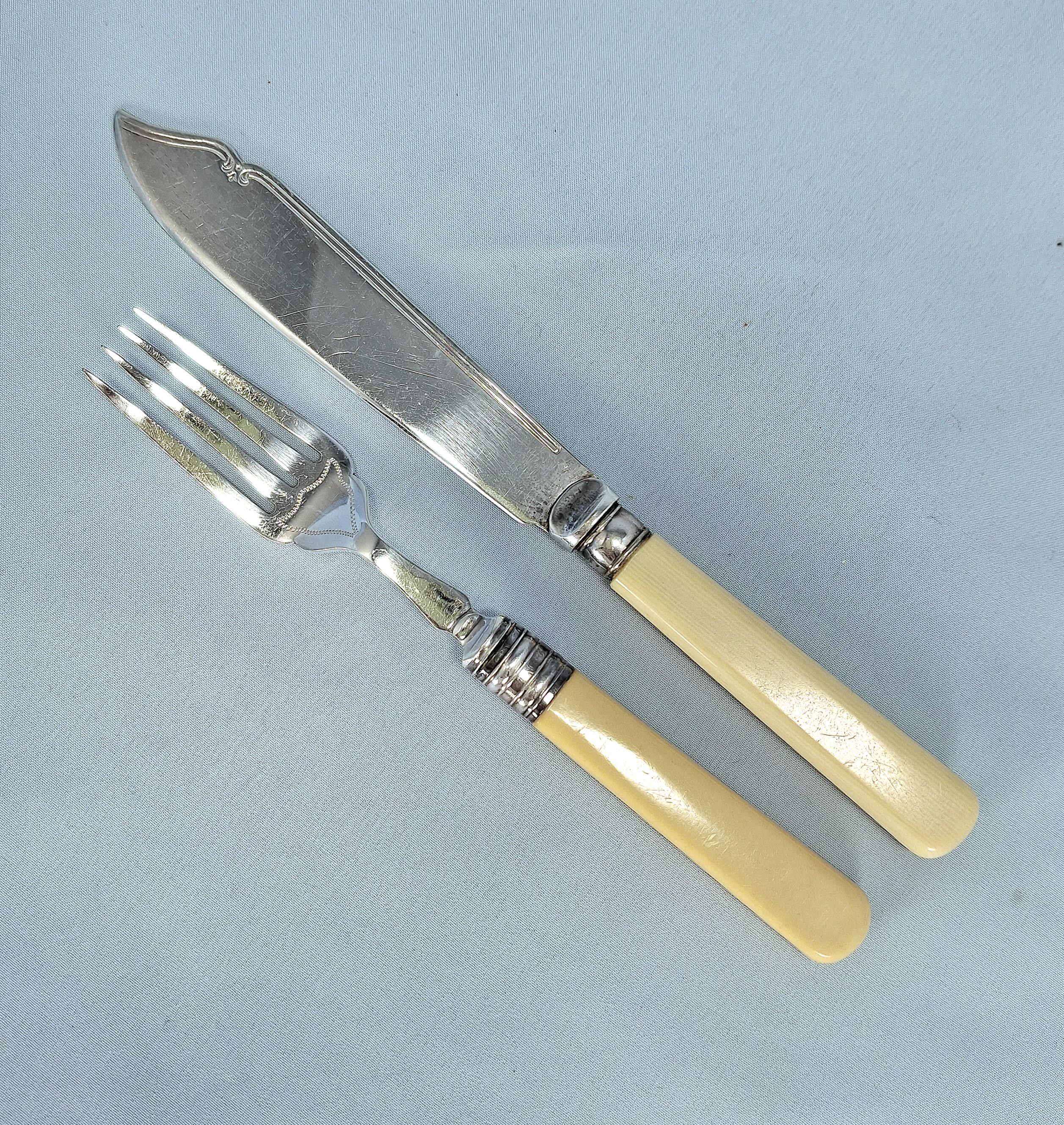 Elegant vintage carving set consisting of a knife and fork, presented in its original box. — image 7