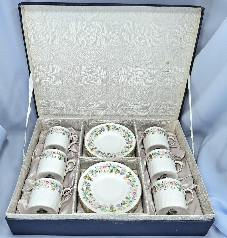 Aynsley Wild Tudor 6 tasses à café et soucoupes expresso en boîte - Os : service à thé vintage image 1