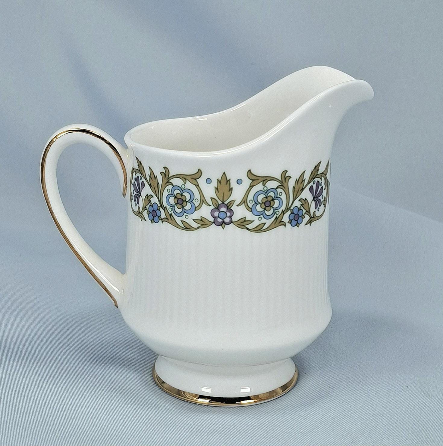 Vintage Tea Set Paragon Pandora, Fine Bone China, Floral & Gold Gilded — image 8