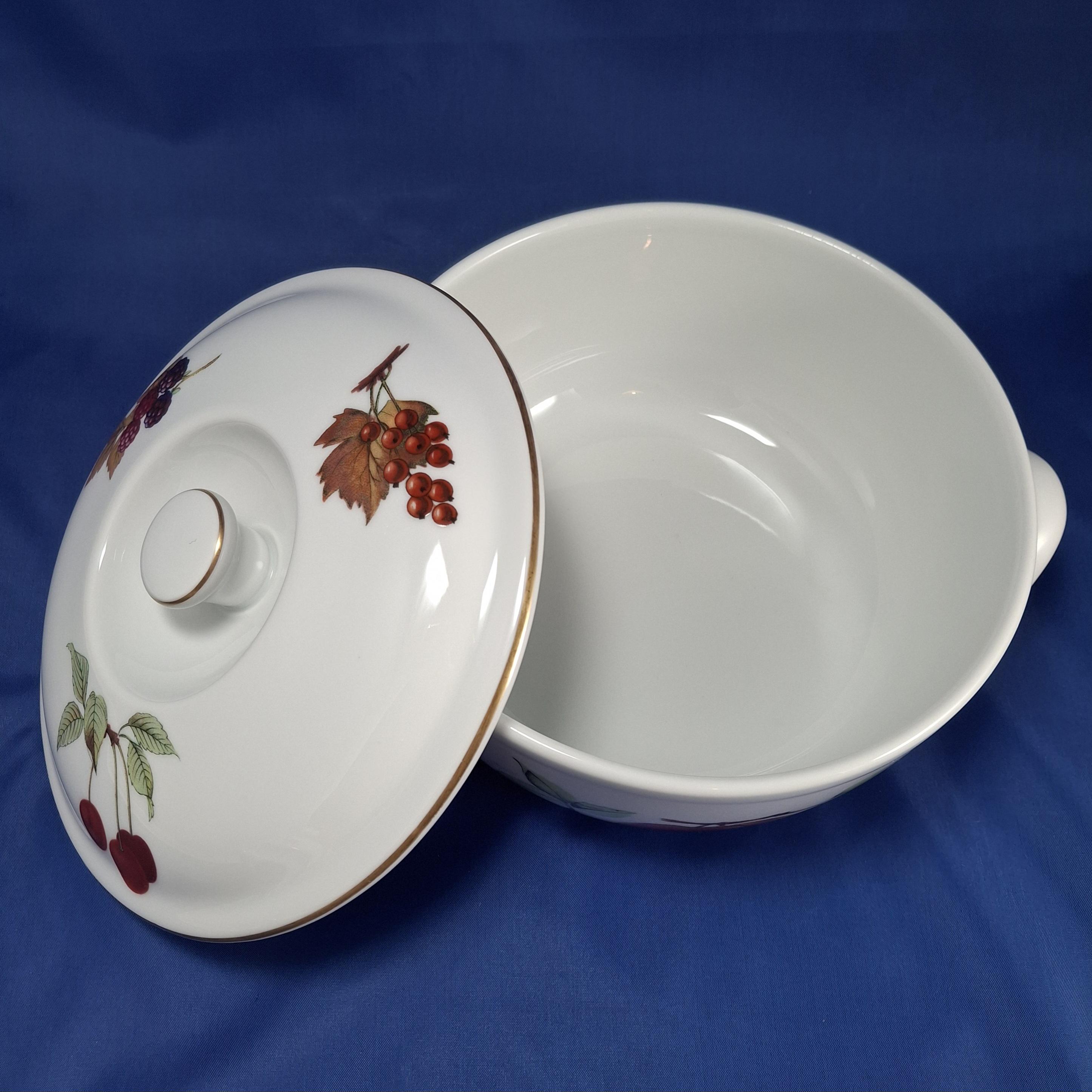 Vintage Royal Worcester Porcelain: - Casserole with Lid. - Soup Bowls (SAUCE POT). Oven to Tableware — image 2