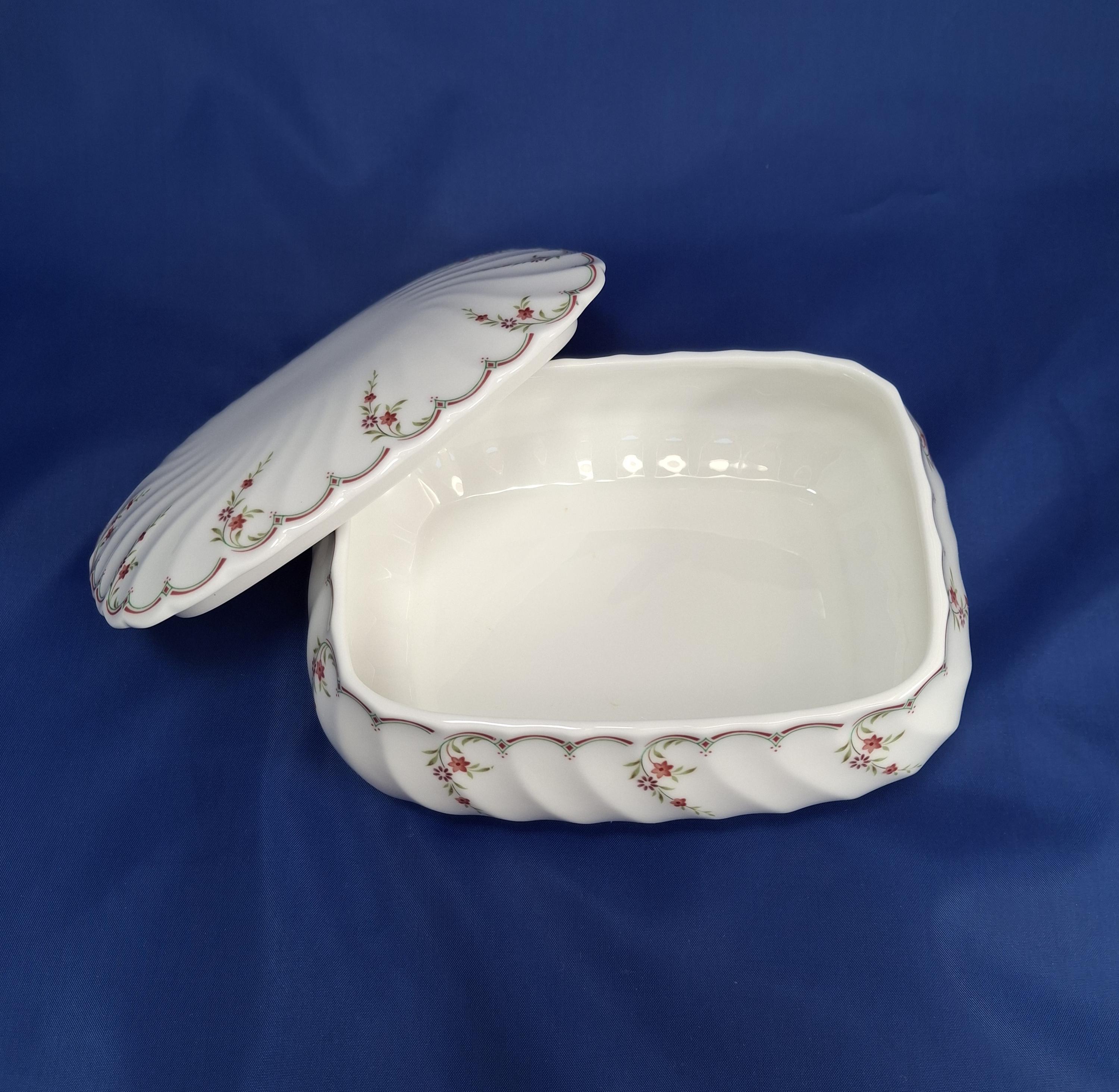 Vintage Trinket Box Wedgwood "Pink Garland", Mid Century English Collectibles, Jewellery Container — image 8