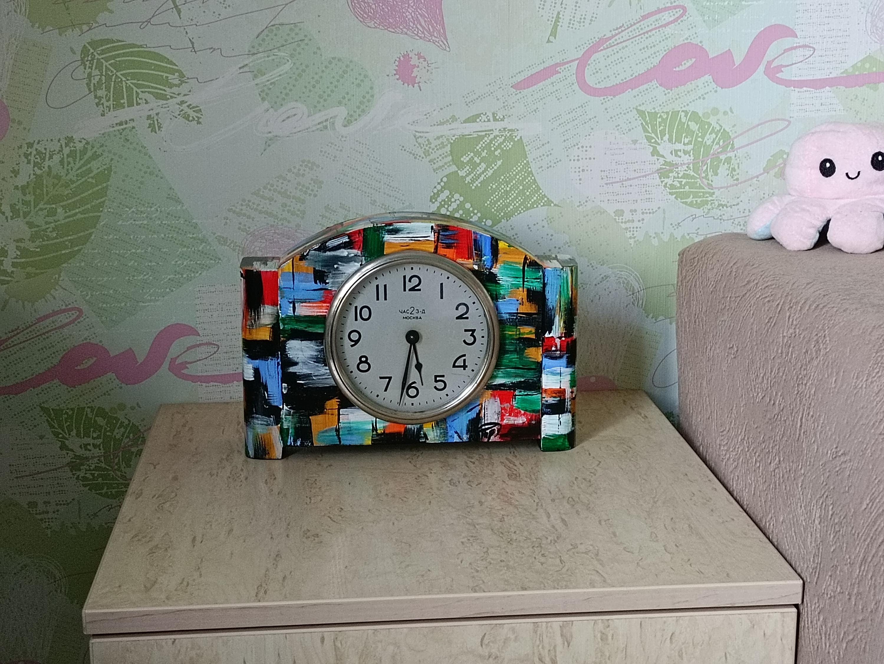 Desk Clock Moscow Soviet USSR Upcycled Vintage 50s. Mechanical Wooden Mantel Clock — image 9