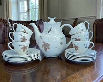 Service à café vintage Royal Doulton Tumbling Leaves, Bone China, Angleterre. 19 pièces