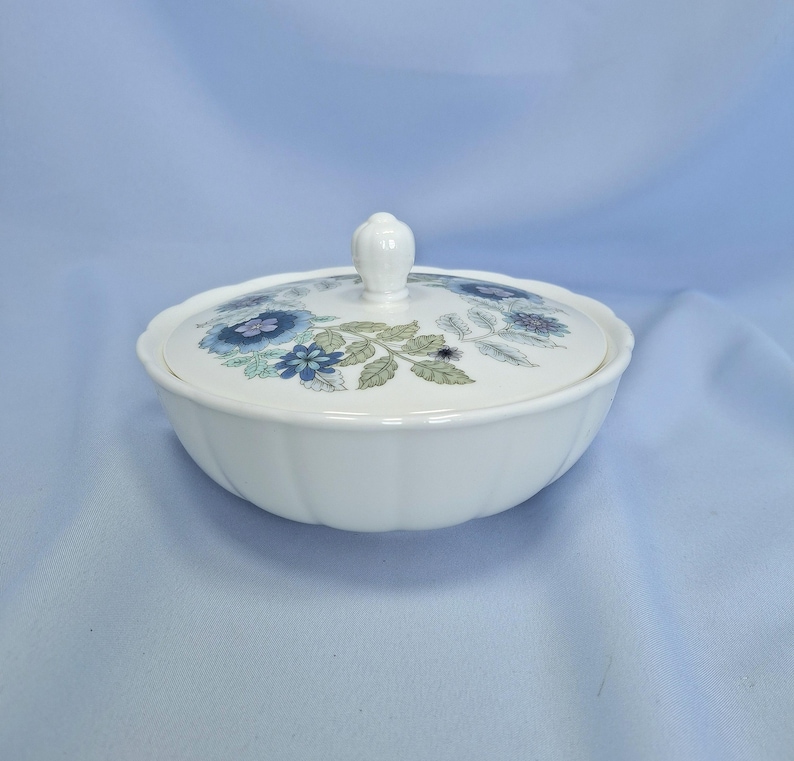 Vintage Wedgwood sockerskål med lock Benporslin eller godisskål bild 1