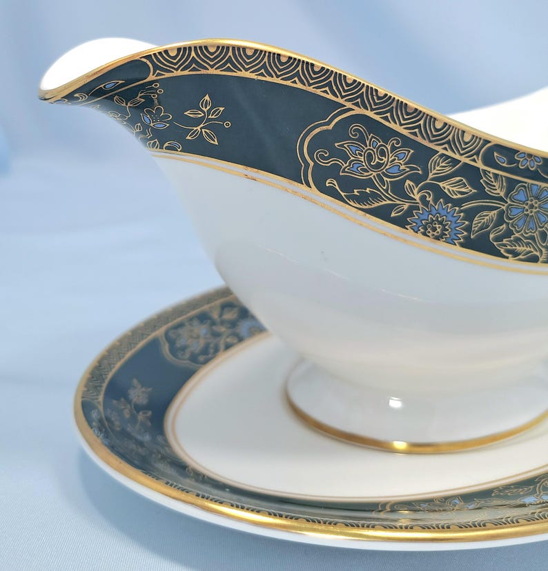 Royal Doulton Carlyle Sauciere mit Ständer, H5018, englisches Knochenporzellan Bild 5