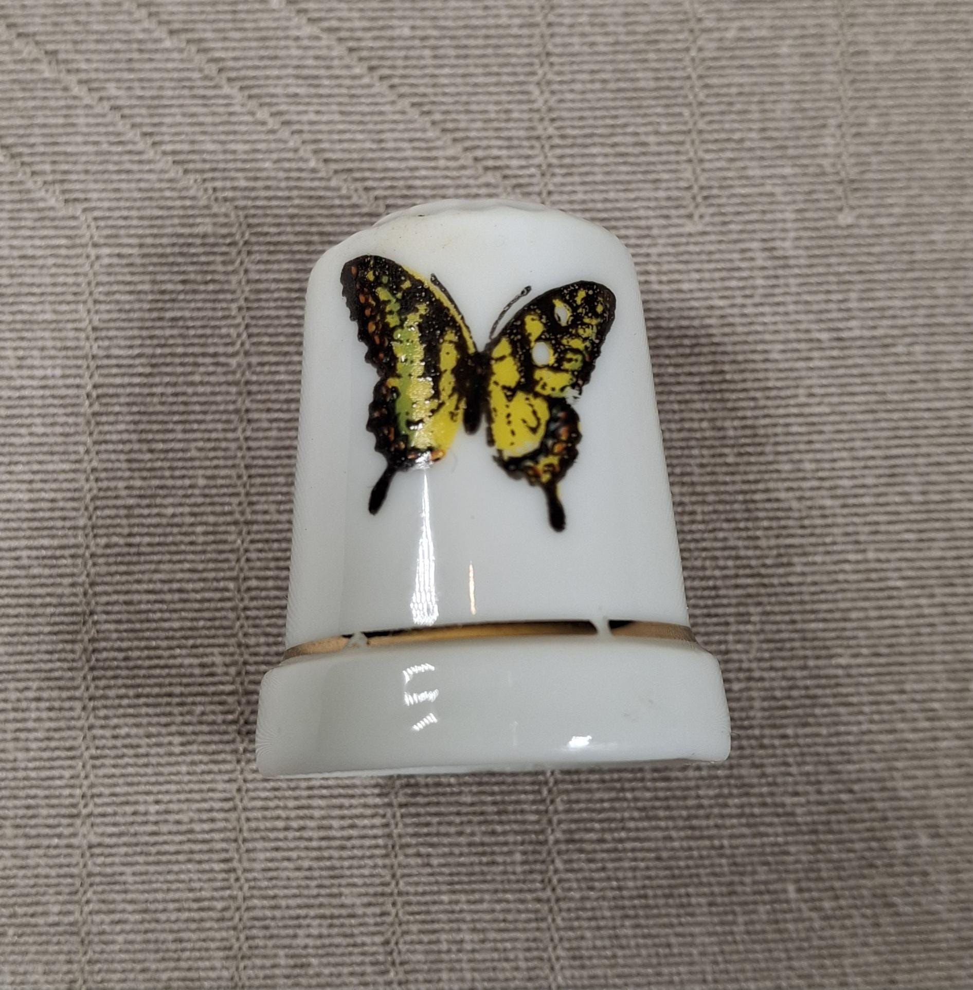 Vintage Thimbles Set 6 pcs Butterfly pattern, thimbles collectors, display unique rare thimble — image 6