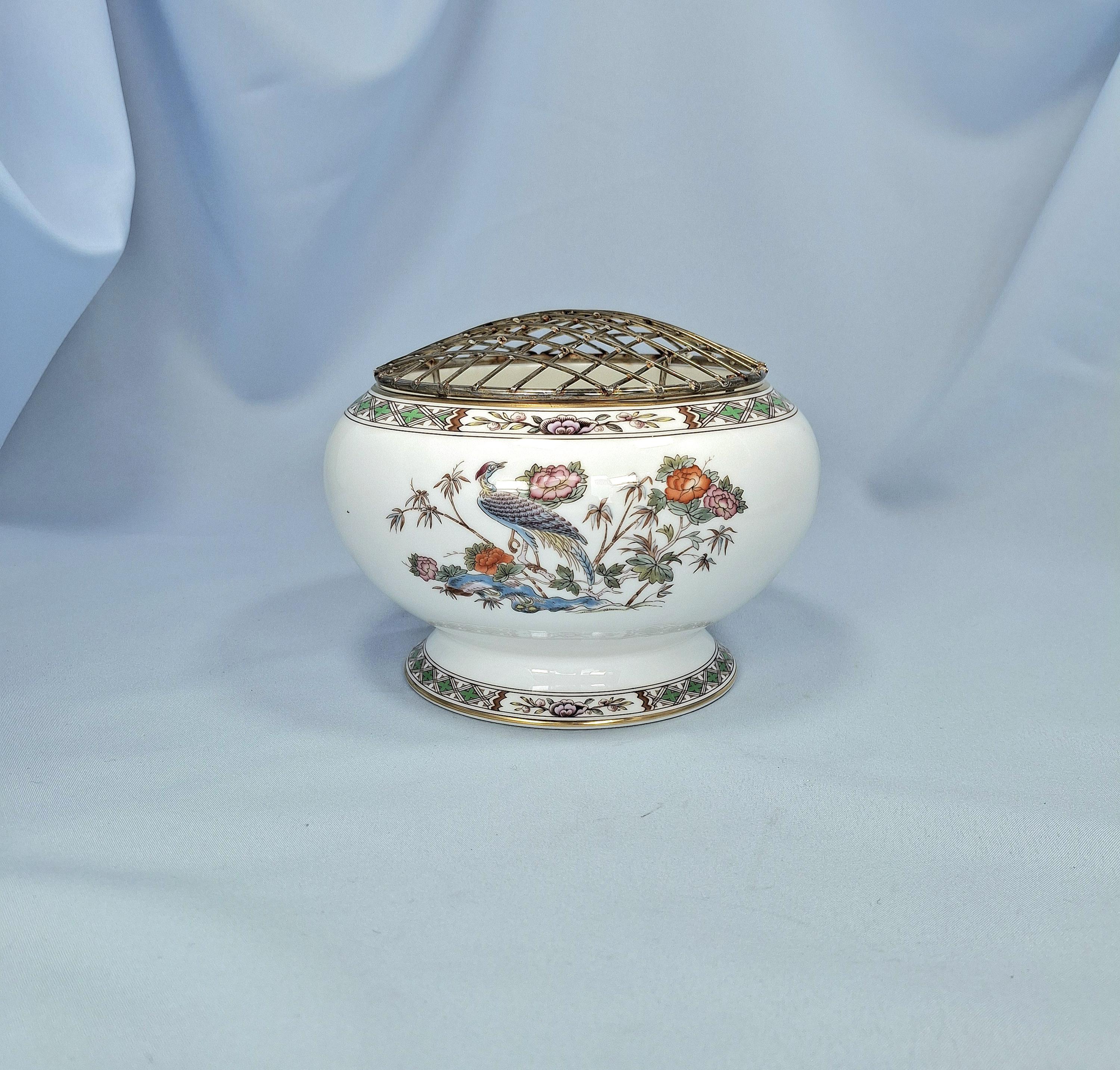 Vintage Wedgwood Rose Bowls: Kutani Crane and Avebury, Oriental Floral Vase. Bone China. — image 9