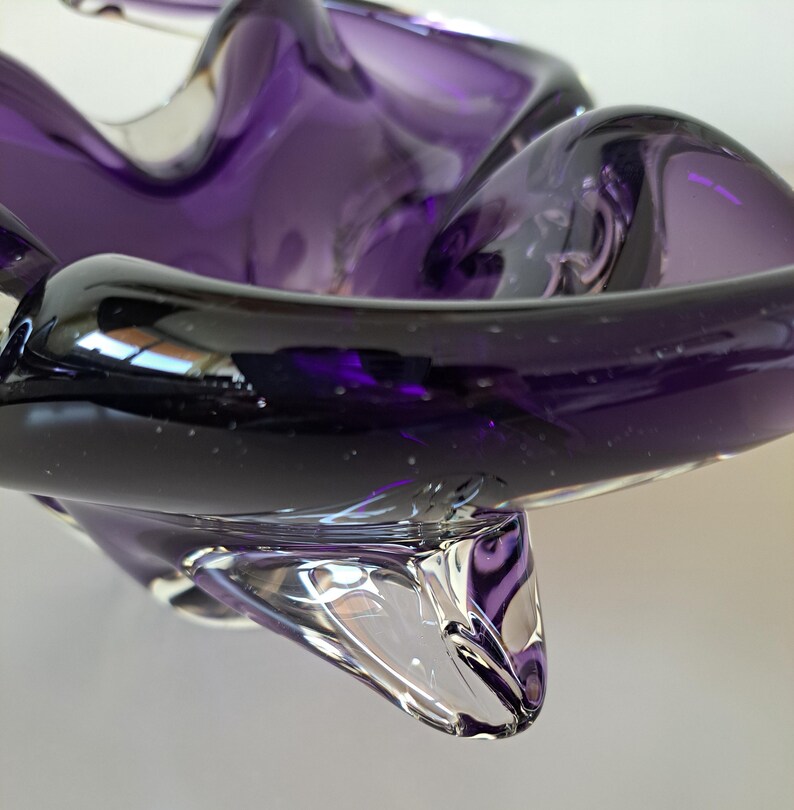 Vintage Amethystviolette Freiform-Kunstglasschale als Tischdekoration, europäisches mundgeblasenes Skulpturenglas Bild 14