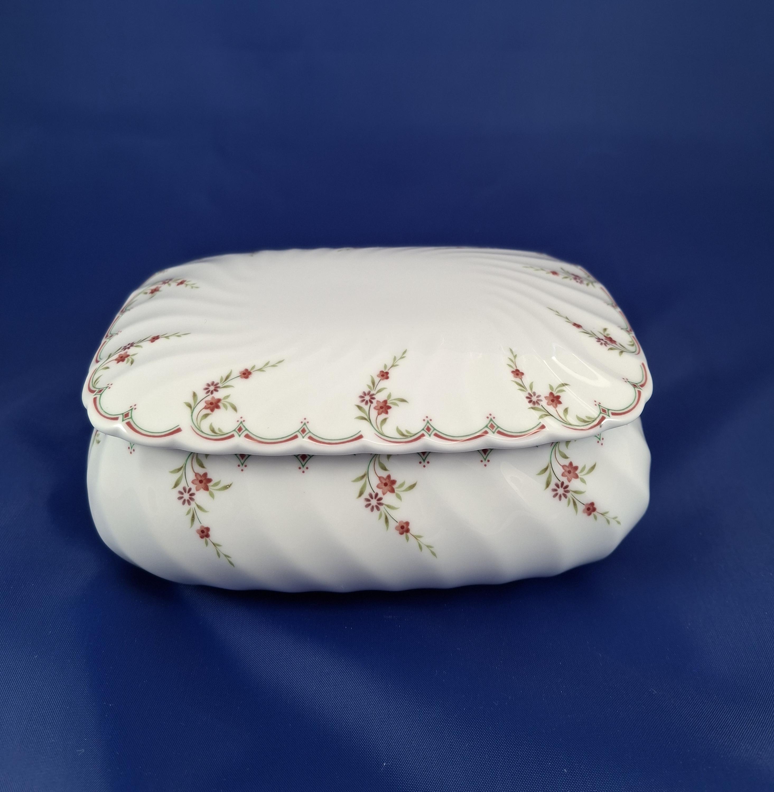 Vintage Trinket Box Wedgwood "Pink Garland", Mid Century English Collectibles, Jewellery Container — image 9