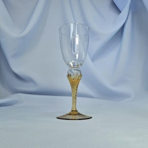 ヴィンテージデザートワイングラス：グリーン、ミント、アンバーのステム amber