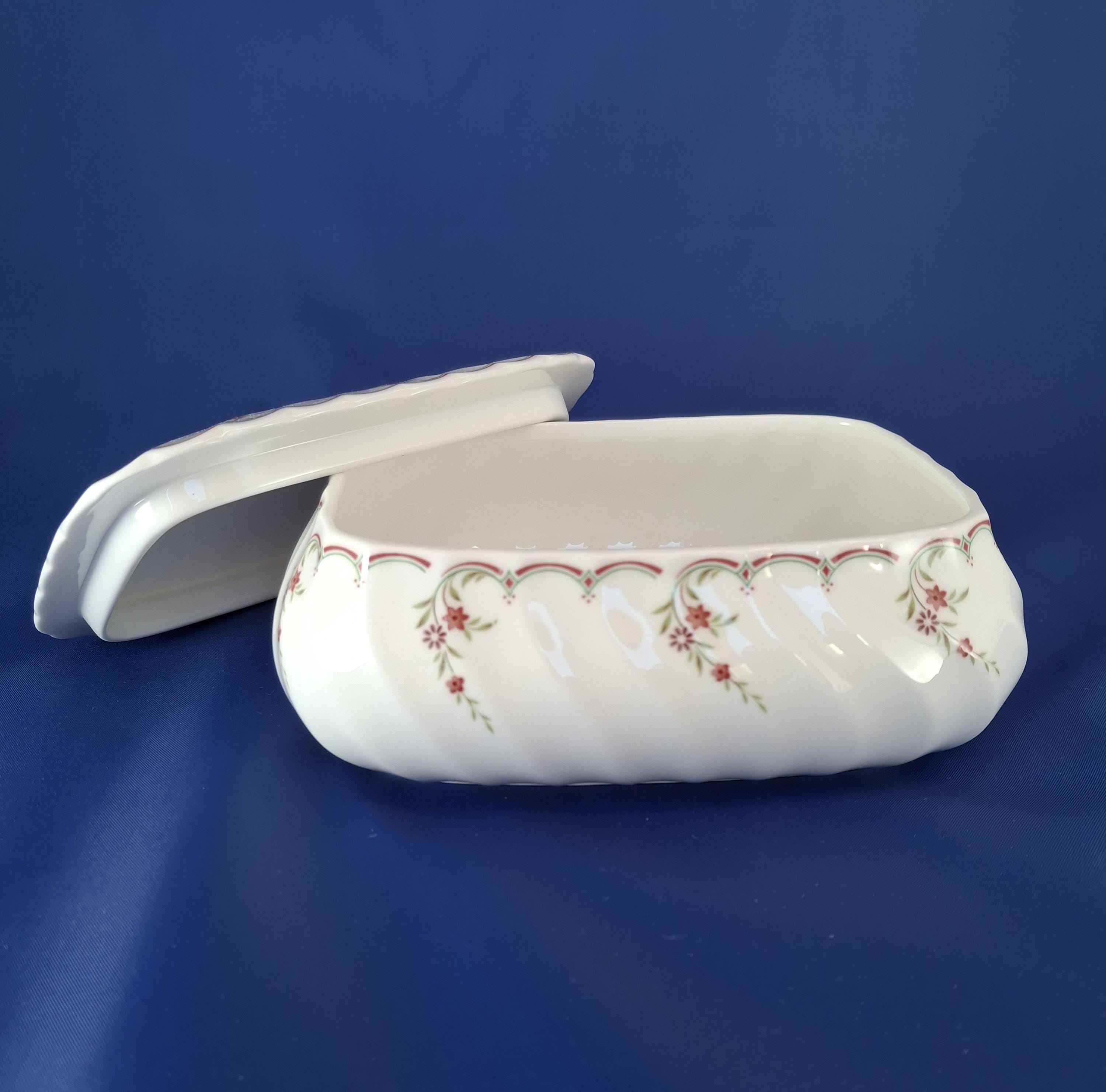 Vintage Trinket Box Wedgwood "Pink Garland", Mid Century English Collectibles, Jewellery Container — image 4