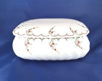 Vintage Trinket Box Wedgwood ""Pink Garland"", Mid Century Englische Sammlerstücke, Schmuckbehälter."