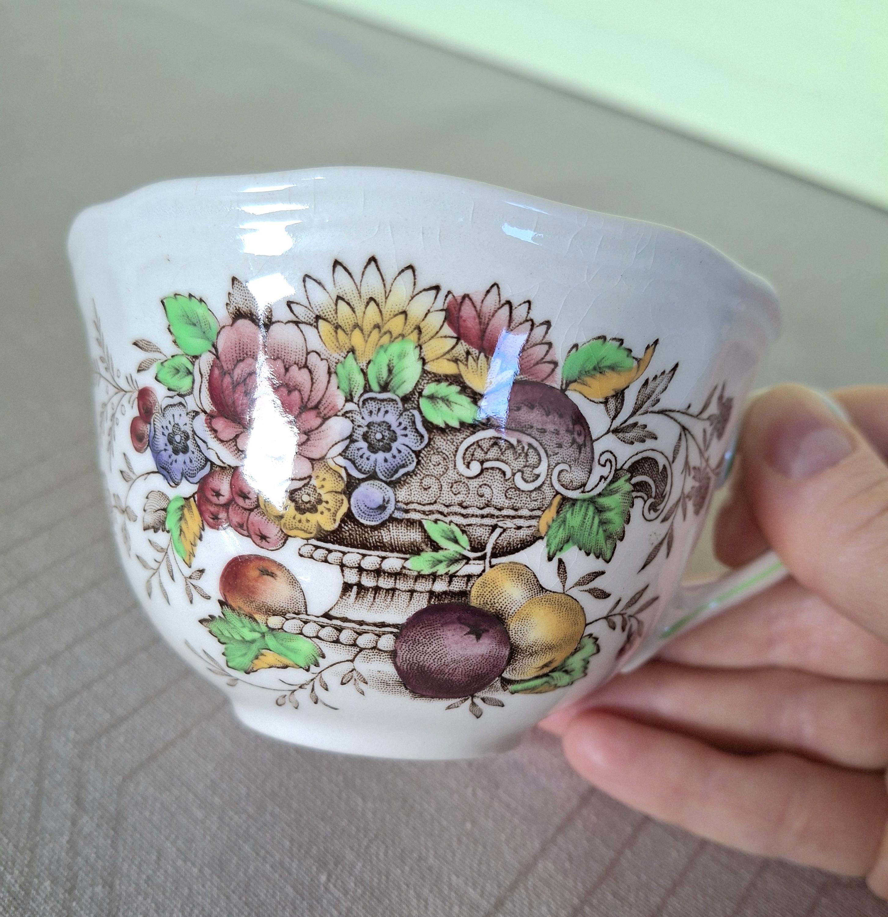 Royal Doulton Hampshire Tea trio and 3 Plates, Bone China England Vintage. — image 2