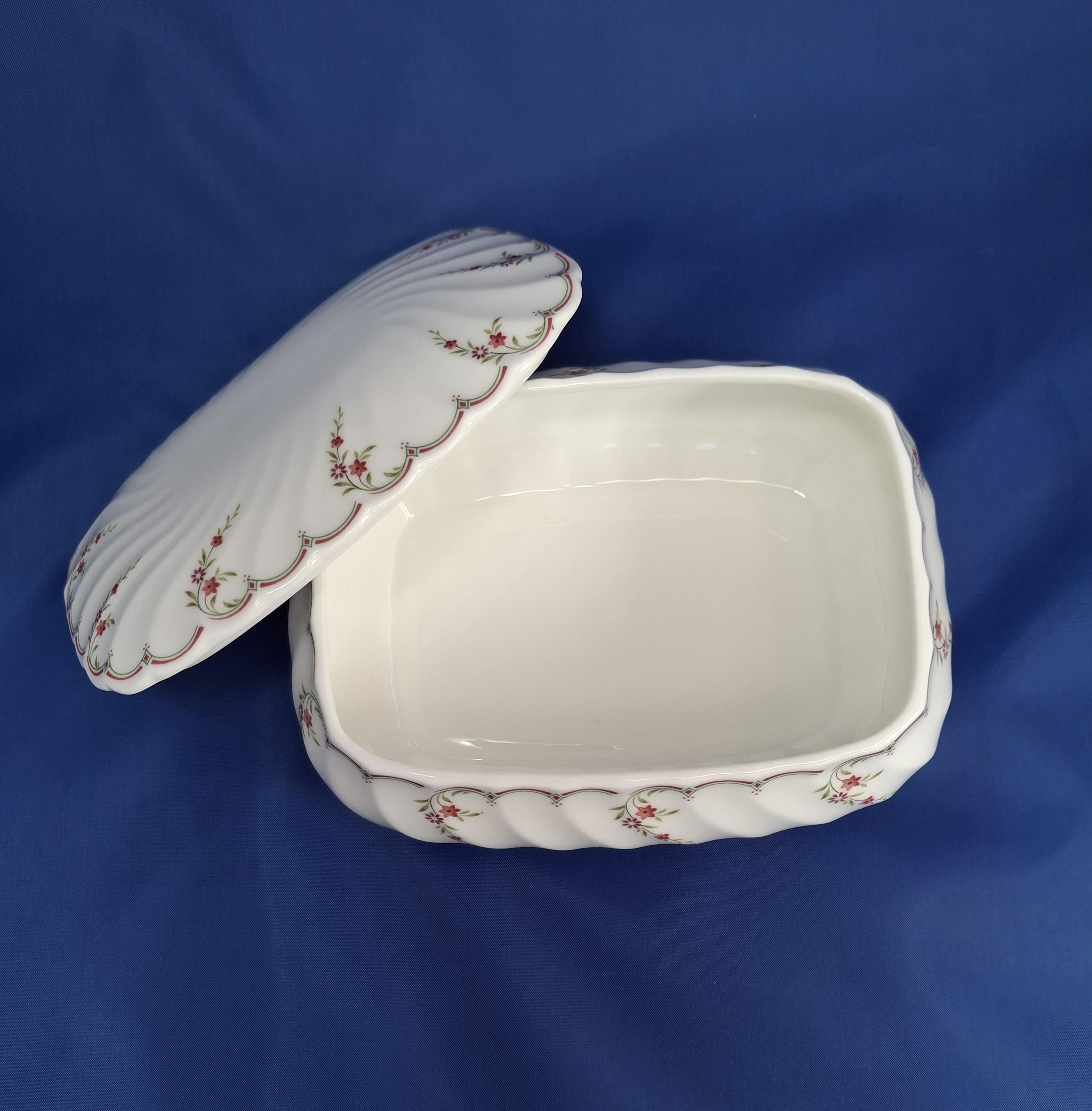 Vintage Trinket Box Wedgwood "Pink Garland", Mid Century English Collectibles, Jewellery Container — image 6