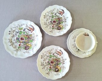 Royal Doulton Hampshire Tee-Trio und 3 Teller, Bone China England Vintage.