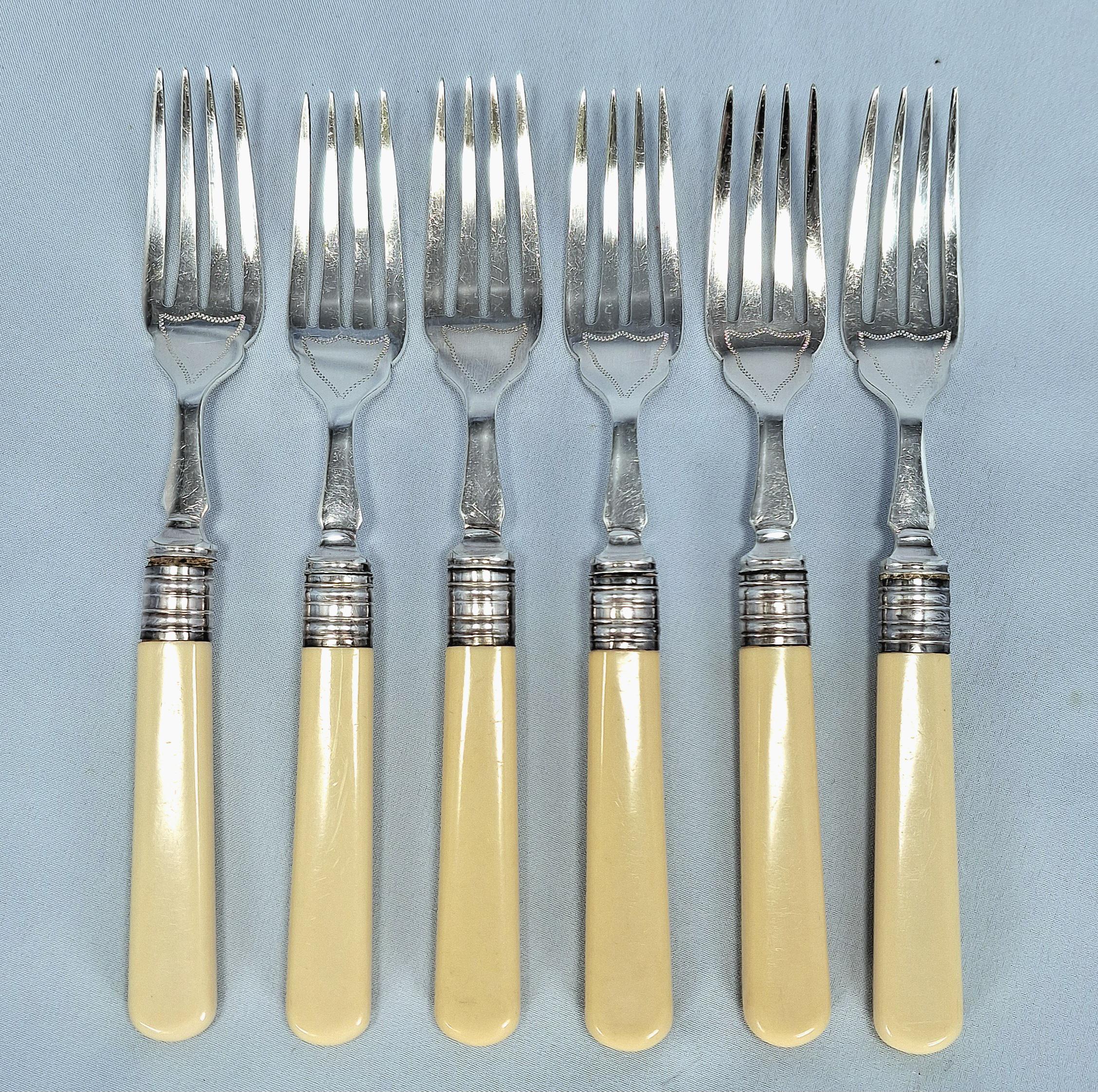 Elegant vintage carving set consisting of a knife and fork, presented in its original box. — image 2