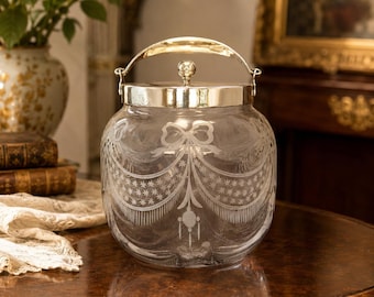 Antike Keksdose aus geätztem Glas, mundgeblasen, silberfarbener Deckel, Keksdose im edwardianischen Stil