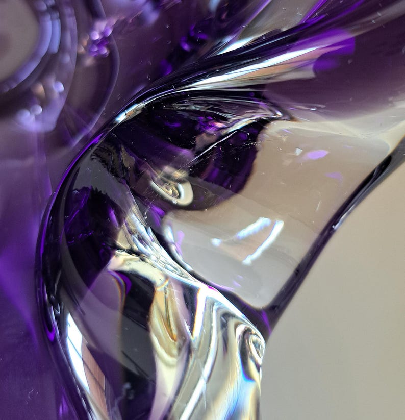 Vintage Amethystviolette Freiform-Kunstglasschale als Tischdekoration, europäisches mundgeblasenes Skulpturenglas Bild 17