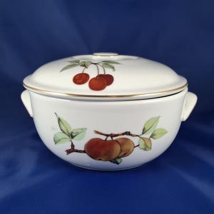 Vintage Royal Worcester Porcelain: - Casserole with Lid. - Soup Bowls (SAUCE POT). Oven to Tableware