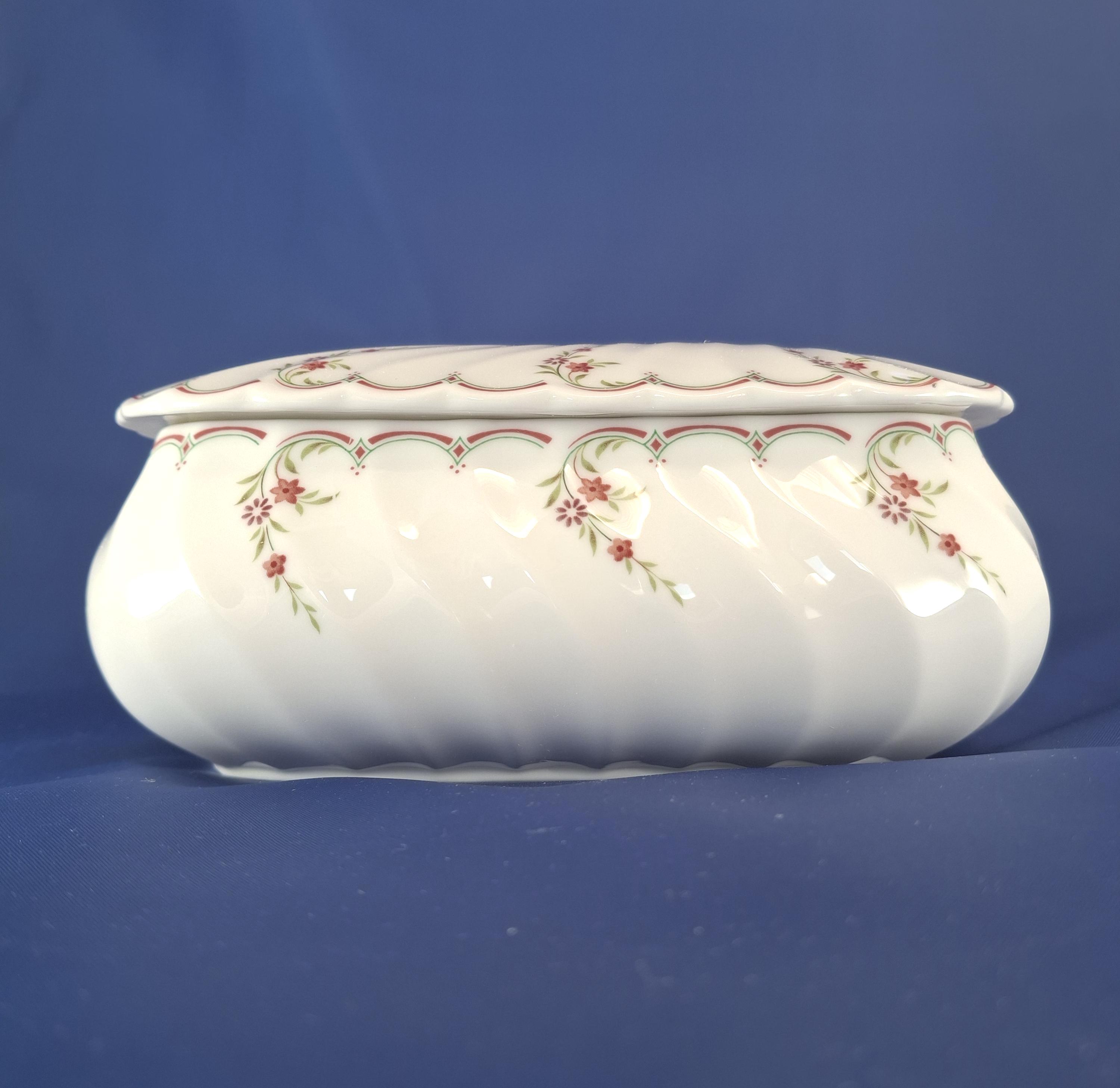 Vintage Trinket Box Wedgwood "Pink Garland", Mid Century English Collectibles, Jewellery Container — image 2