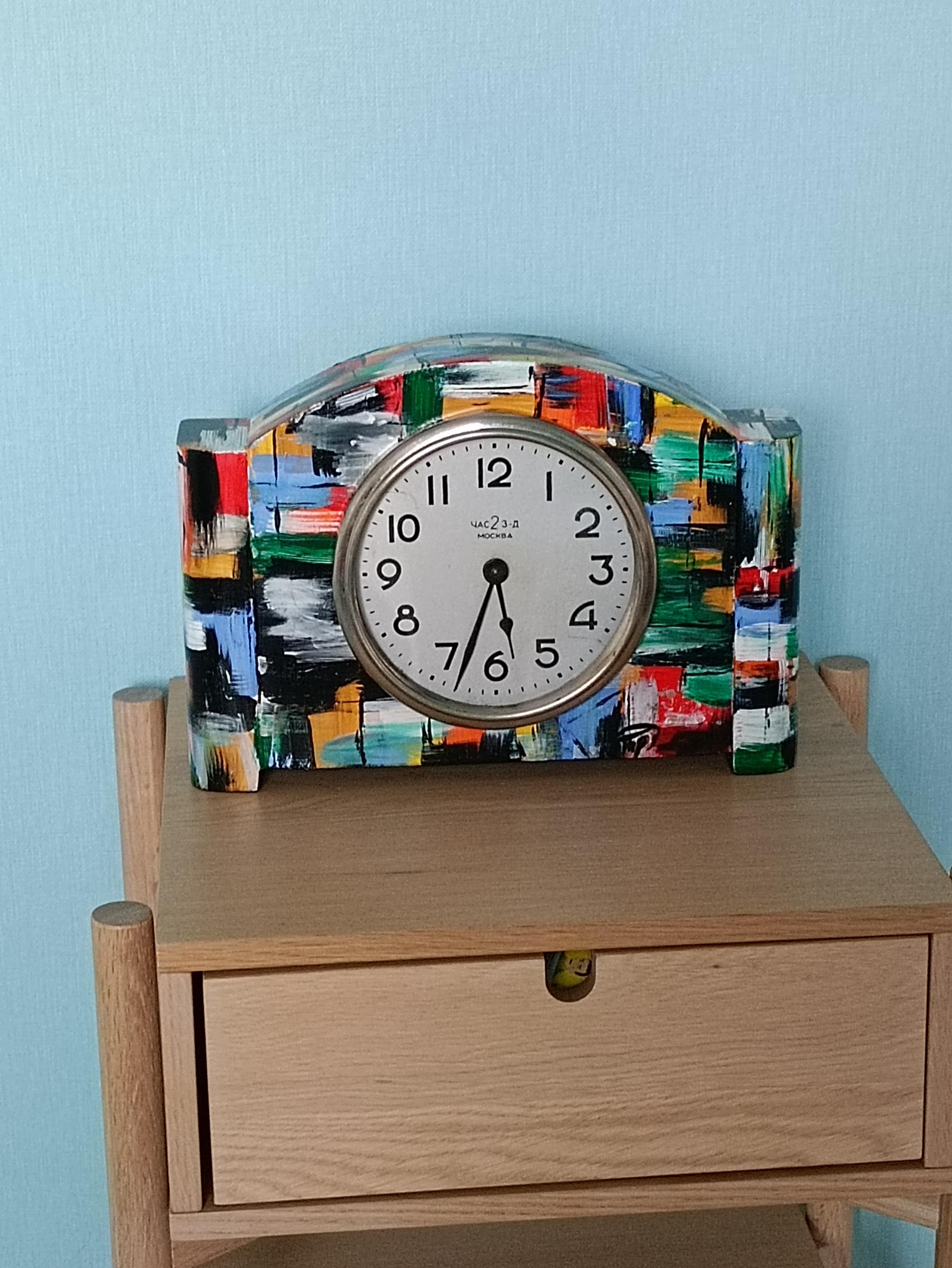 Desk Clock Moscow Soviet USSR Upcycled Vintage 50s. Mechanical Wooden Mantel Clock — image 2