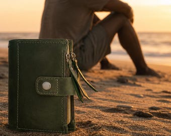 Leather Traveler's Notebook Cover with Zipper Pockets, Refillable Journal Fits Moleskine Pocket Large, Field Notes, Passport