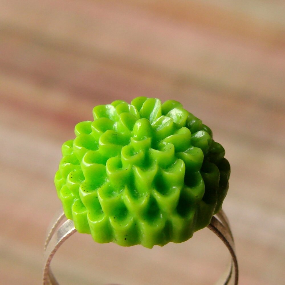 Green Burst Seasonal Ring