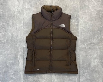 Chaleco acolchado retro de plumón Nuptse 700 de The North Face, color marrón, talla pequeña para mujer.