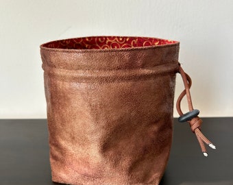 Red Scroll Stand-up Dice Bag, Square Bottom