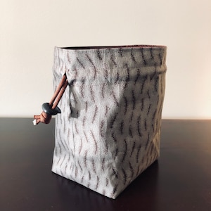 Suki Stand-up Dice Bag, Square Bottom