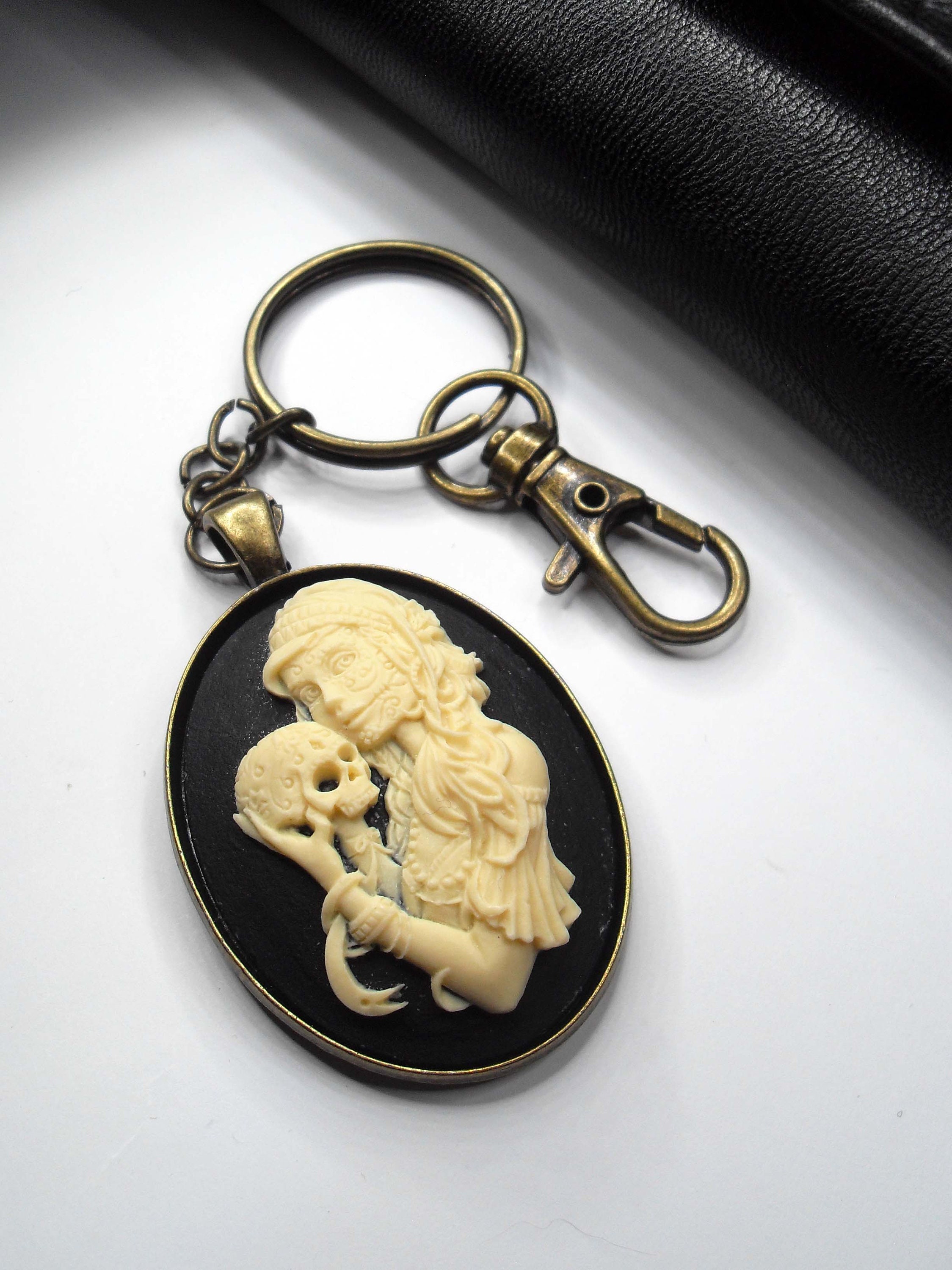 Witch skull keyring. Witchy key chains for women. Pagan wiccan | Etsy