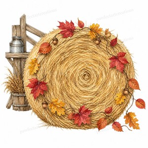 Könnte beinhalten: Ein runder goldener Heuballen, verziert mit einer Girlande aus roten und gelben Herbstblättern und kleinen braunen Eicheln. Links steht ein verwitterter Holzzaunabschnitt mit einer silbernen Milchkanne aus Metall und einem Holzeimer voller Weizen.