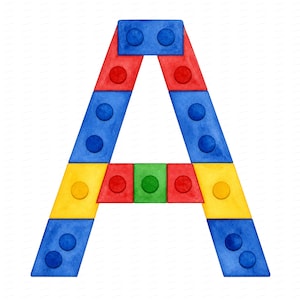 Peut inclure: La lettre A est construite à partir de blocs de construction colorés. La structure présente des pièces bleues, rouges, jaunes et vertes avec des tenons circulaires sur leurs surfaces. Le design est symétrique avec une barre horizontale.