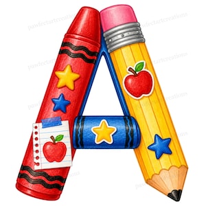 Può includere: Un'illustrazione stravagante della lettera "A" realizzata con materiali scolastici. Il lato sinistro è un pastello rosso adornato con stelle gialle e blu. Il lato destro è una matita gialla con una gomma rosa e un adesivo a forma di mela rossa. Un pastello blu con una stella gialla forma la traversa.