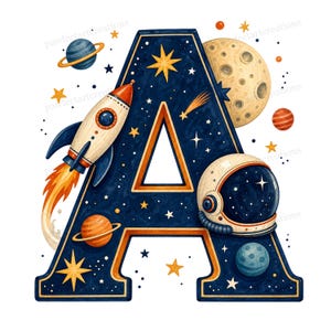 Könnte beinhalten: Ein großer Großbuchstabe A mit einem dunkelblauen Weltraummuster, das Sterne, eine Rakete mit orangefarbenen Flammen, einen Astronautenhelm, einen Mond und mehrere Planeten mit Ringen zeigt. Der Buchstabe hat einen dicken orangefarbenen Rand.