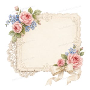 Peut inclure: Un cadre rectangulaire de couleur crème aux bords festonnés et aux détails en relief complexes. Le cadre est orné de grappes de roses roses, de feuilles vertes et de petites fleurs bleues. Un nœud en ruban crème est fixé en bas à droite.