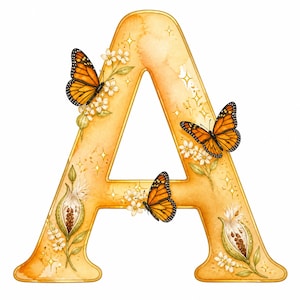 Op de afbeelding: Een hoofdletter A in een warme gouden aquarelwas, versierd met drie oranje en zwarte monarchvlinders, kleine witte bloemen, groene bladeren en twee open zaaddozen. De letter is voorzien van subtiele gouden steraccenten over het geheel.