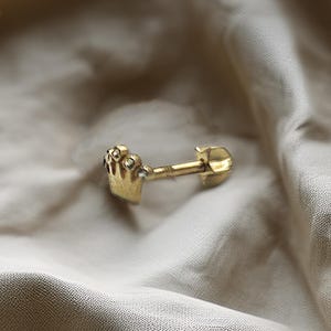 Pendiente de corona de oro macizo de 14 quilates: perforación triangular para trago y daith, joyería para cartílago con cierre de rosca de 18 g