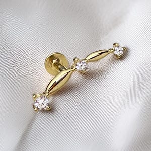 14K massief gouden Celestial Climber-piercing – kraakbeenoorbel met platte achterkant, ster en maan voor tragus, helix en schelp