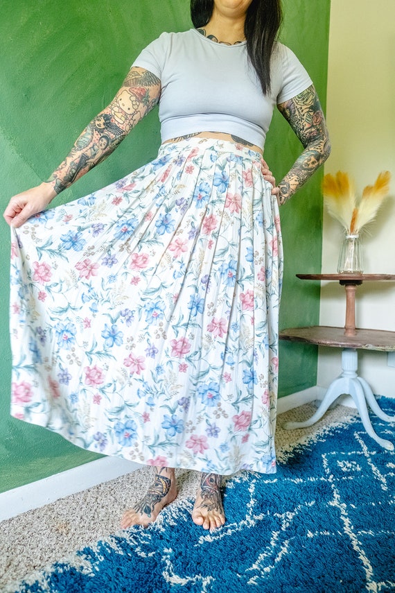 90s White and Floral Rayon Skirt by Jaclyn Smith … - image 2