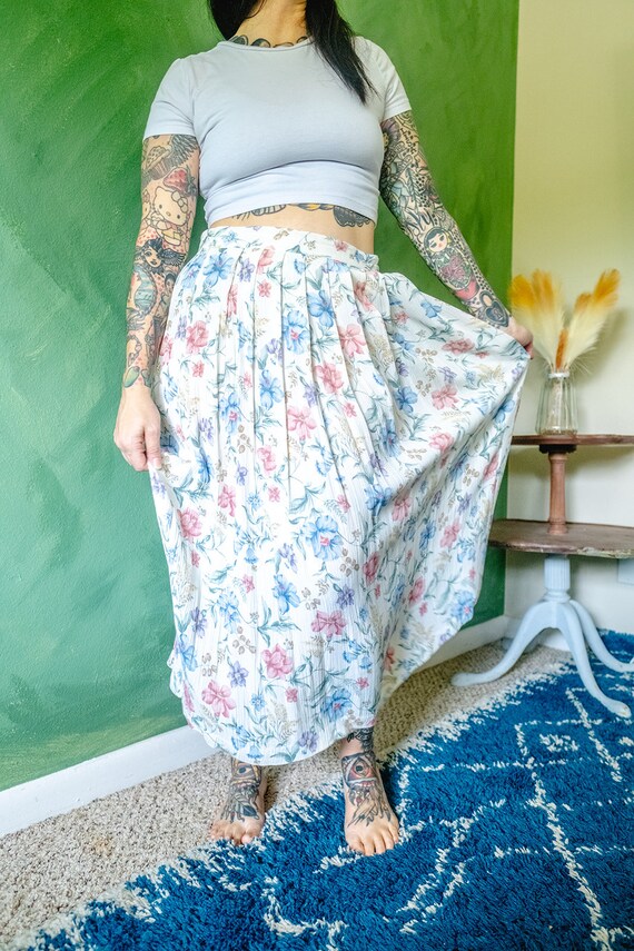 90s White and Floral Rayon Skirt by Jaclyn Smith … - image 3