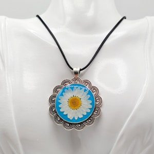 Daisy Resin Necklace, Personalized Resin Necklace, Daisy Necklace, Real Flower Necklace, Pressed Flower Necklace, Gift for Her, Epoxy Resin