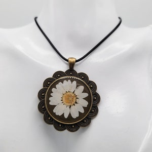 Personalized Dried Daisy Flower Necklace, Daisy Resin Necklace, Real Dried Flower Necklace, Resin Flower Necklace, Daisy Necklace