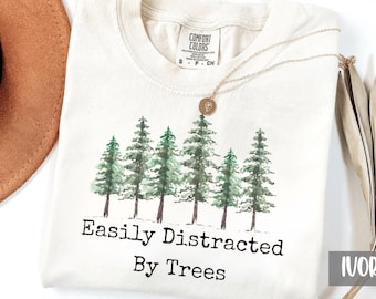 Camiseta Comfort Colors "Me distraigo fácilmente con los árboles", Camiseta para amantes de la naturaleza, Camiseta para abrazadores de árboles, Camiseta de bosque, Camiseta para actividades al aire libre, Camiseta de senderismo, Amante de los árboles
