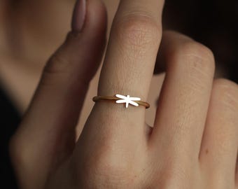 Dragonfly Ring | 18K Gold Dainty Nature Jewelry | Thin Gold Ring for Everyday Wear | Minimalist Dragonfly Jewelry Gift for Her