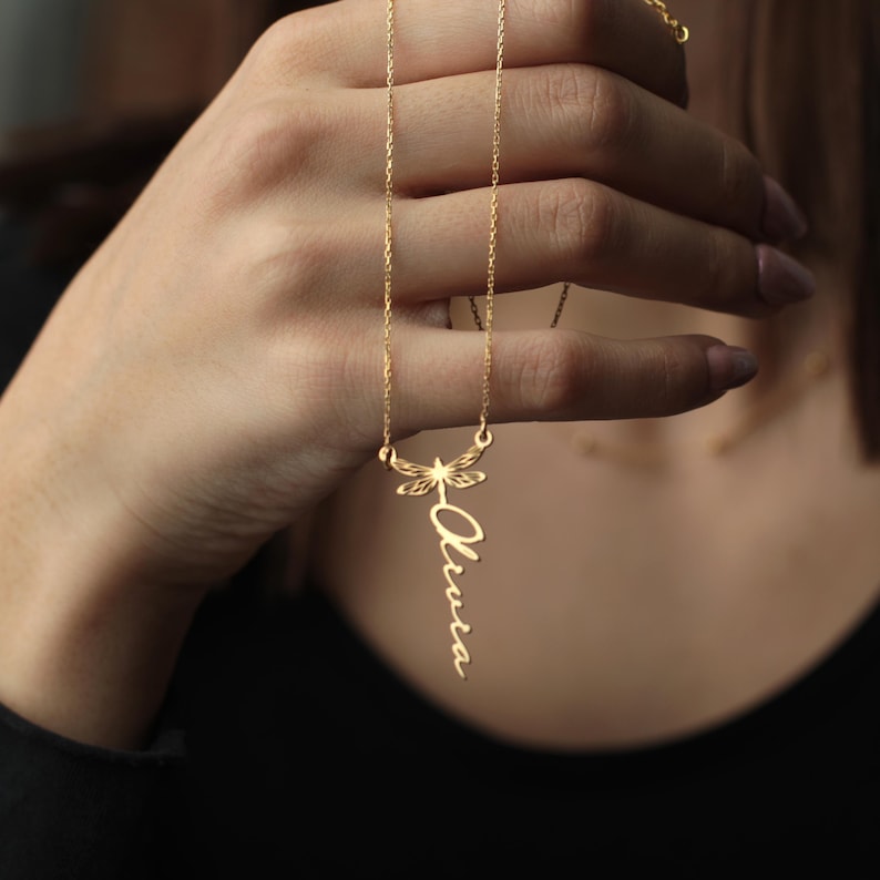 Custom Dragonfly Necklace with Name | 18K Gold Personalized Minimalist Dainty Dragonfly Necklace | Dainty Layered Necklace for Her bild 5